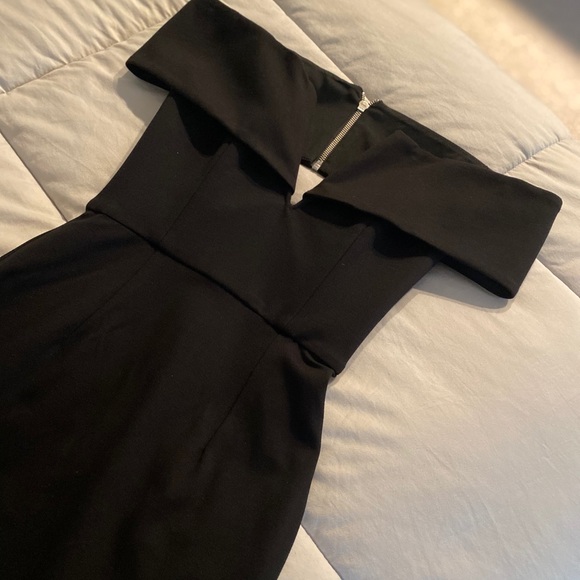 Nicholas Off Shoulder Midi Dress - Picture 6 of 6